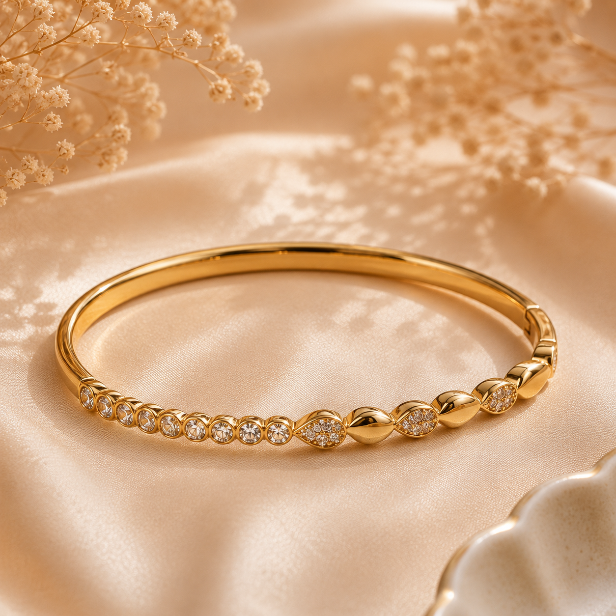Heart Zircon Gold Bangle