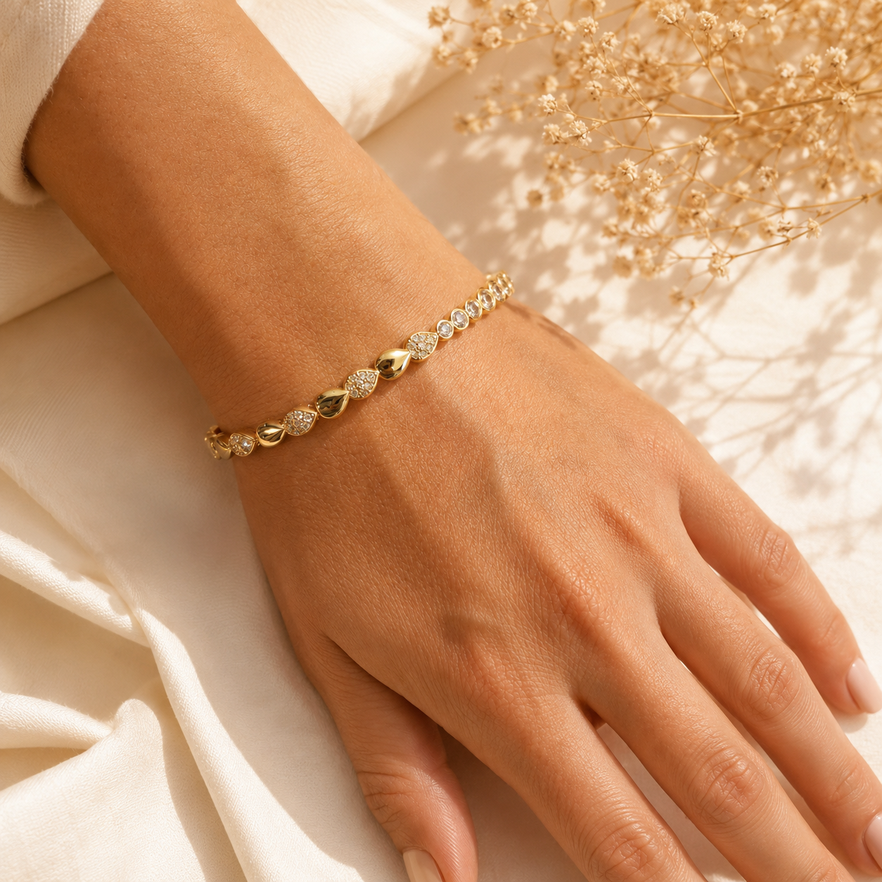 Heart Zircon Gold Bangle